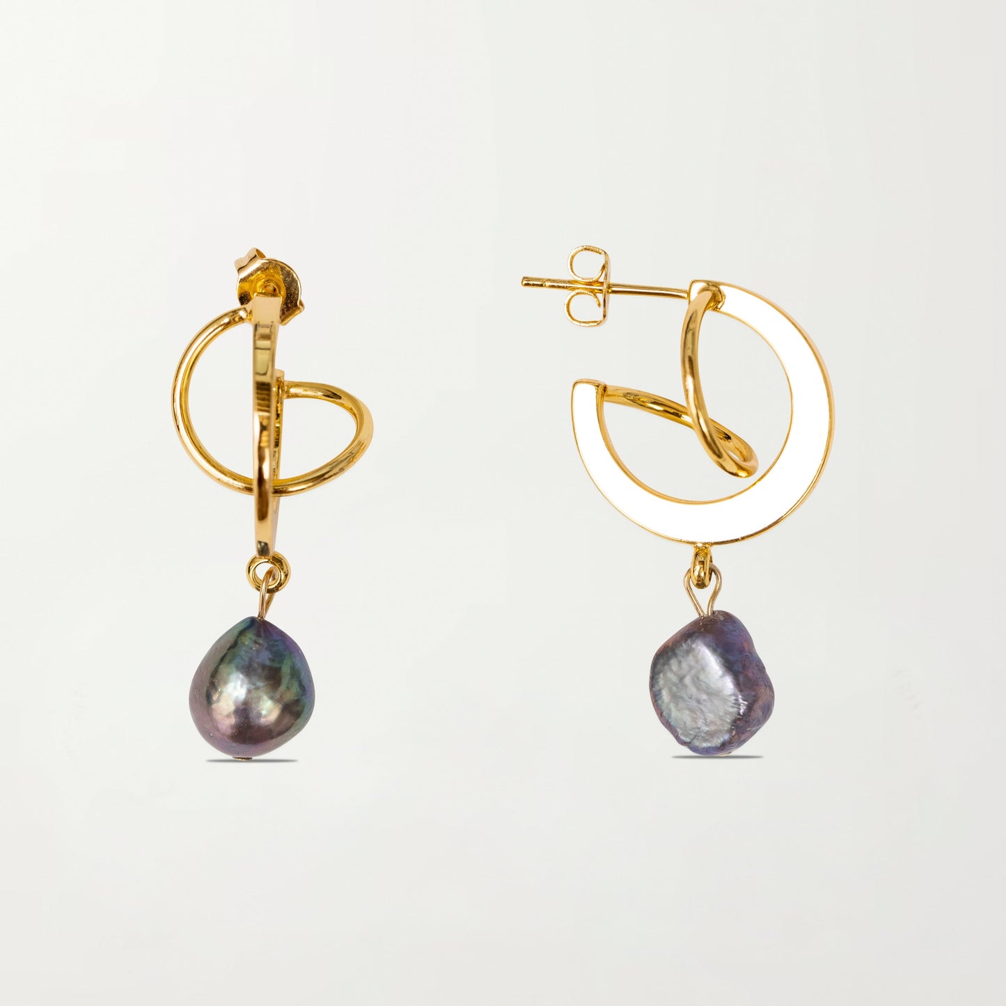 The Bilbao Earrings in Tahitian Black Pearl